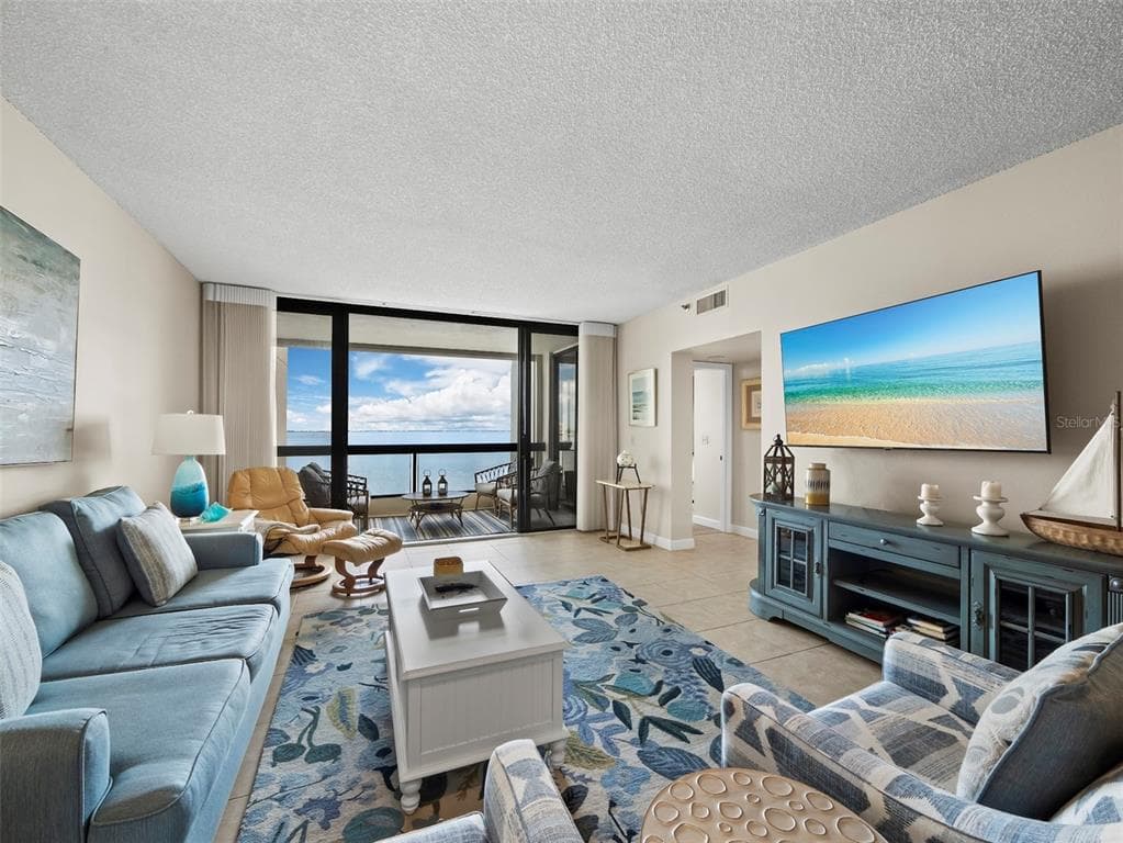 2020 HARBOURSIDE DRIVE 442 photo 3