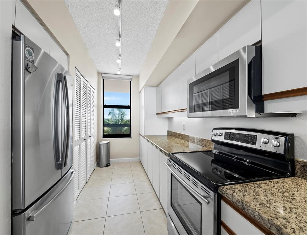2020 HARBOURSIDE DRIVE 442 photo 15