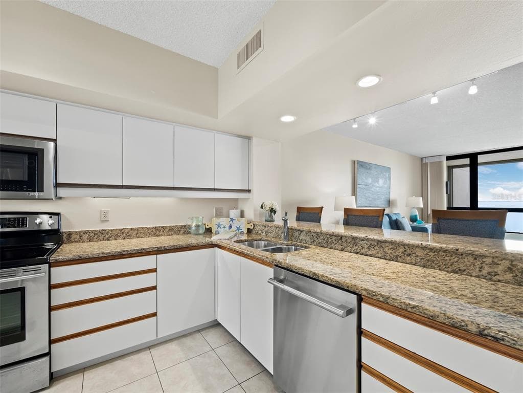 2020 HARBOURSIDE DRIVE 442 photo 11