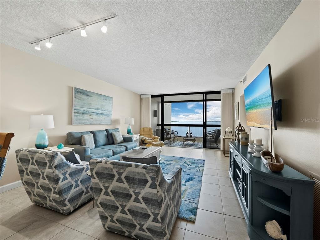 2020 HARBOURSIDE DRIVE 442 photo 4