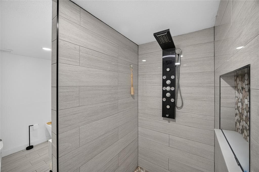 6484 ANGLE PLACE photo 23