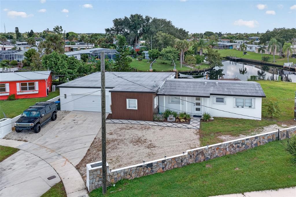 6484 ANGLE PLACE photo 1