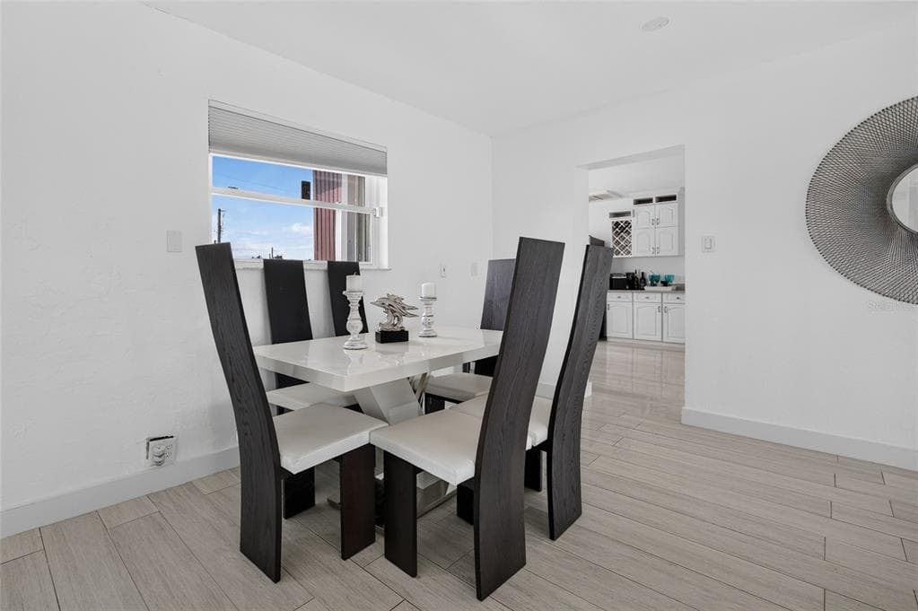 6484 ANGLE PLACE photo 10