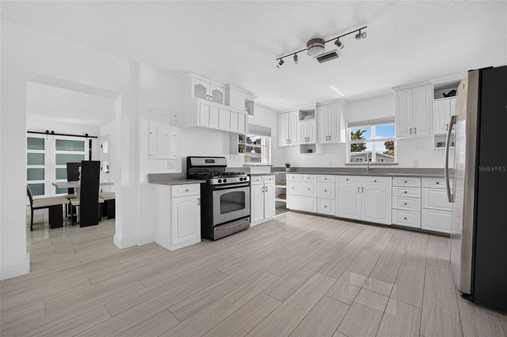 6484 ANGLE PLACE photo 15