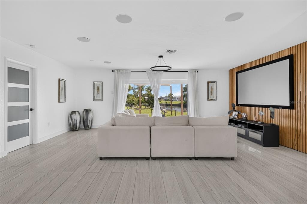 6484 ANGLE PLACE photo 4