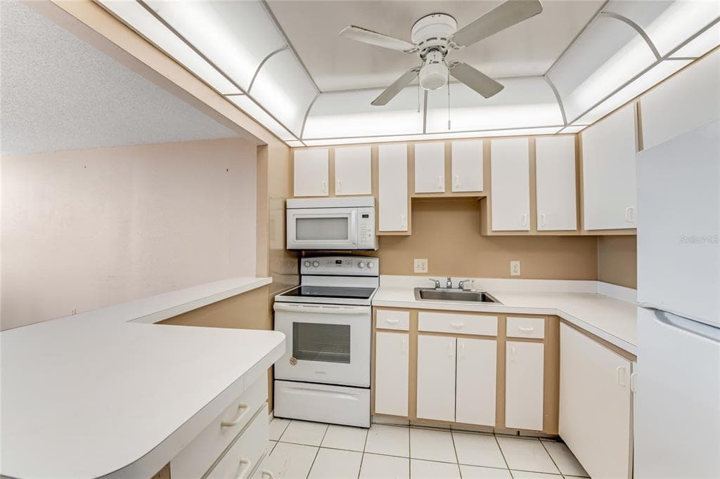 935 N HALIFAX AVENUE 705 photo 4