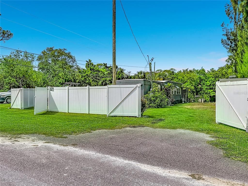 14529 WILLIAMS LANE photo 15