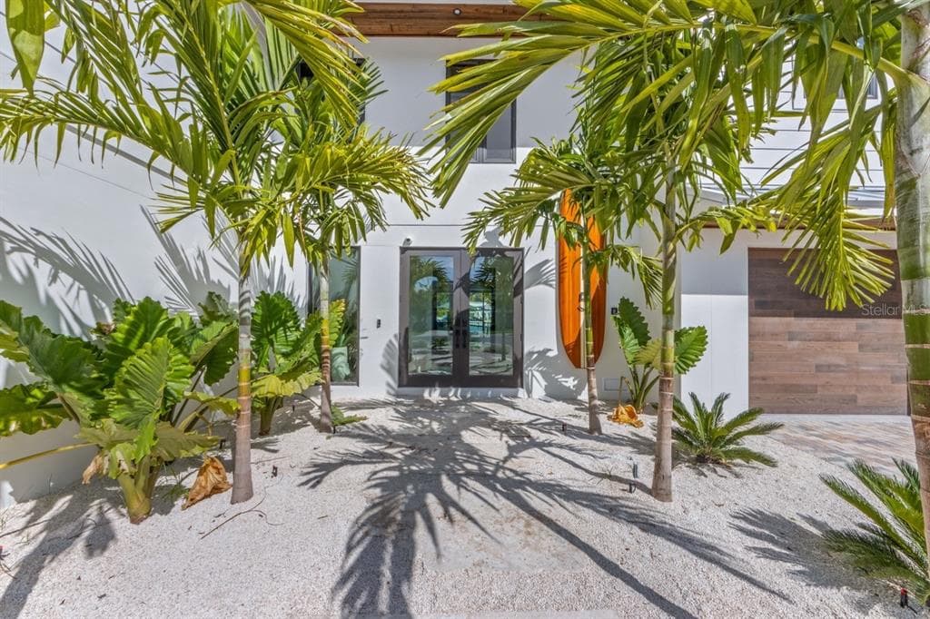 515 LOQUAT DRIVE 4