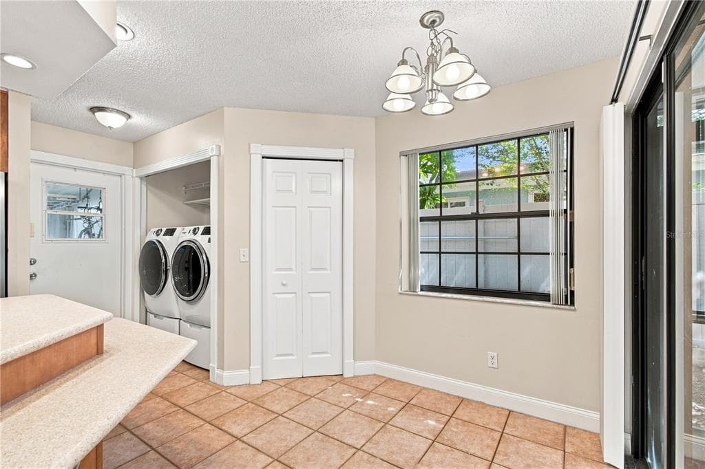 2942 LONGBROOKE WAY photo 20