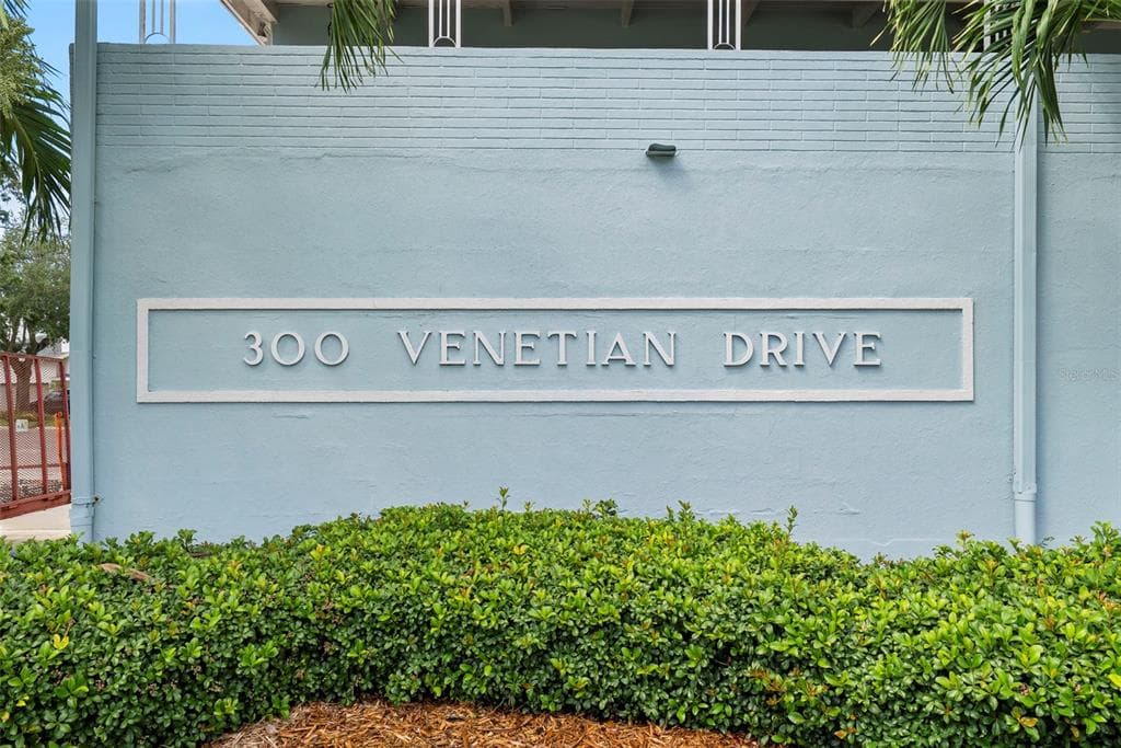 300 VENETIAN DRIVE 1 photo 6