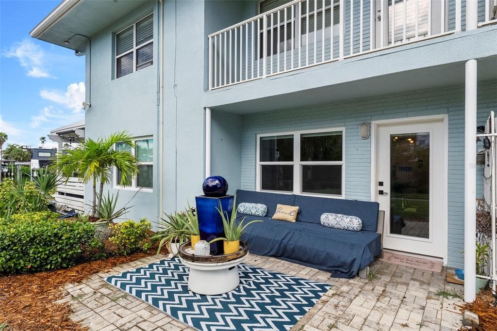 300 VENETIAN DRIVE 1 photo 3