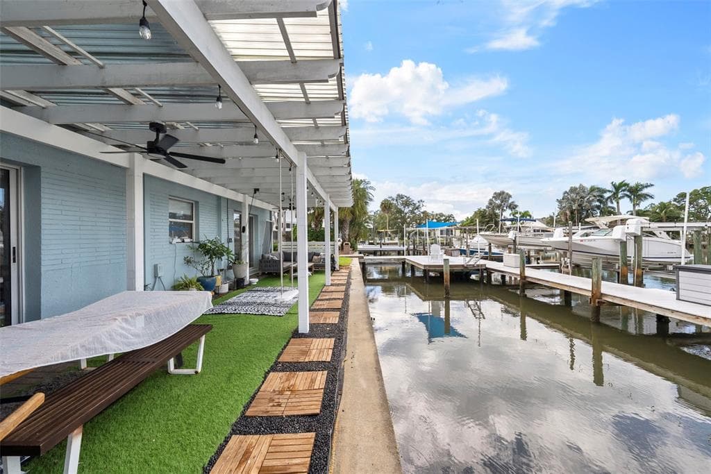 300 VENETIAN DRIVE 1 photo 1