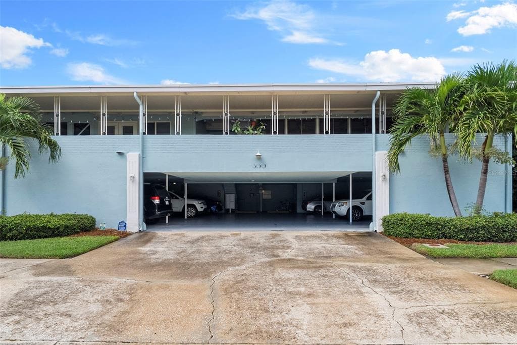 300 VENETIAN DRIVE 1 photo 5
