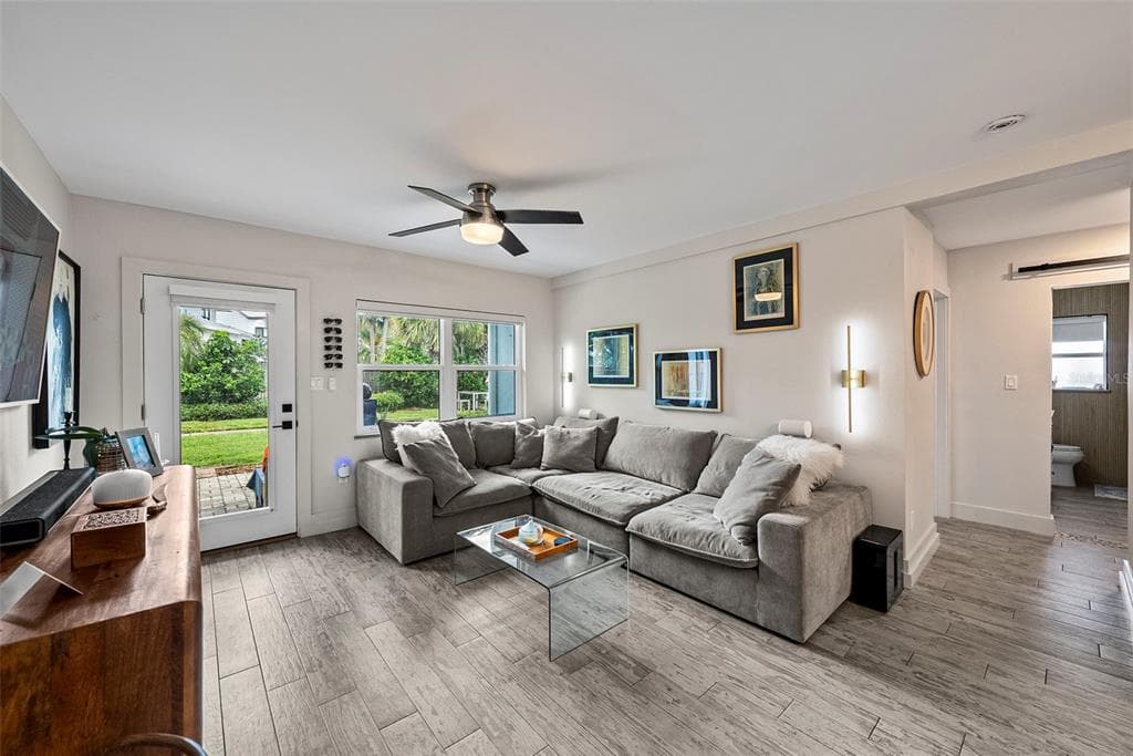 300 VENETIAN DRIVE 1 photo 9