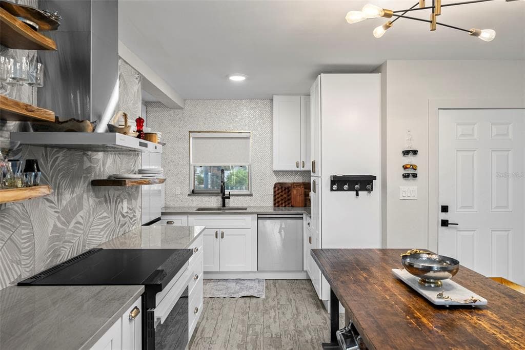 300 VENETIAN DRIVE 1 photo 18