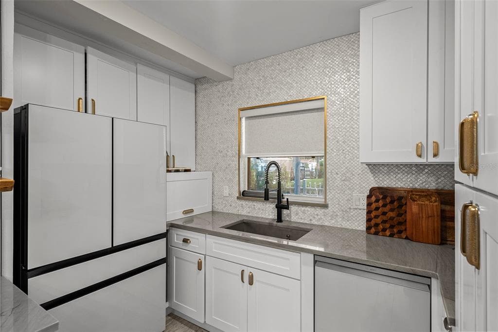 300 VENETIAN DRIVE 1 photo 19