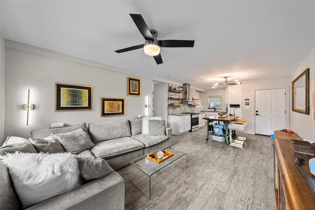 300 VENETIAN DRIVE 1 photo 8