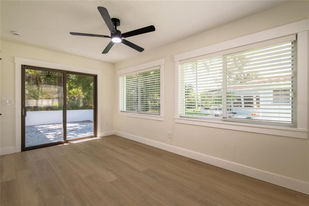 796 PINEWOOD DRIVE photo 20