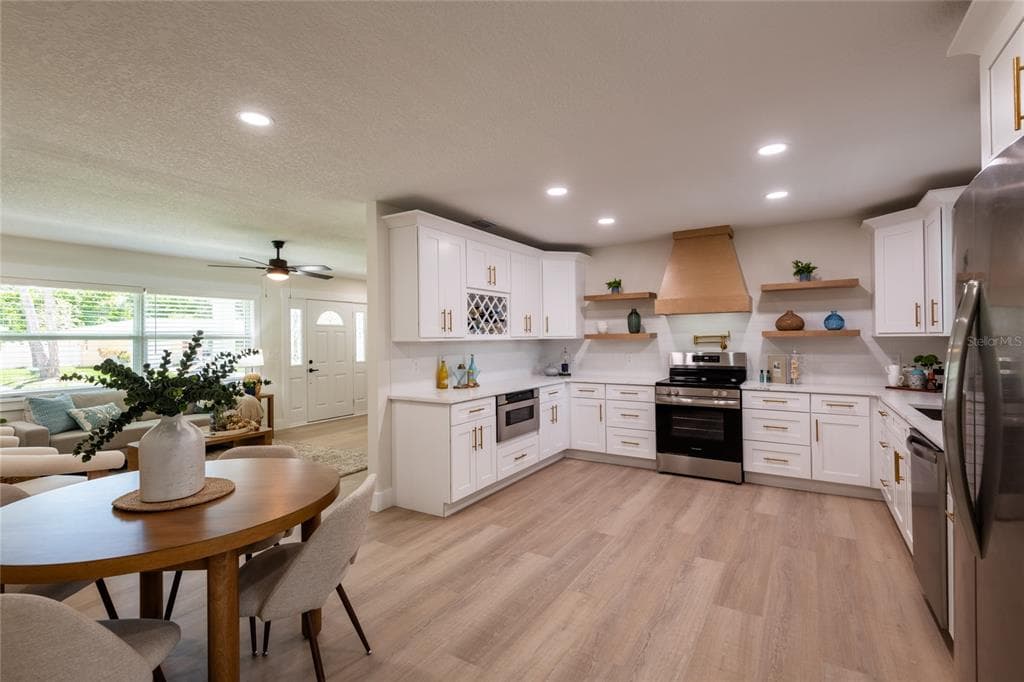 796 PINEWOOD DRIVE photo 8