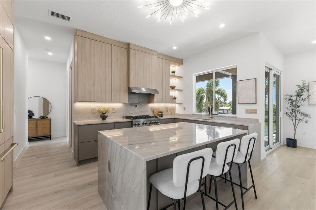 7870 CAUSEWAY BOULEVARD S photo 13