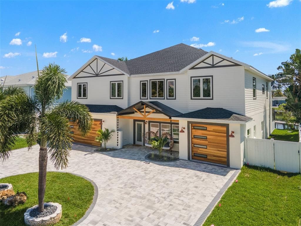 7870 CAUSEWAY BOULEVARD S photo 3