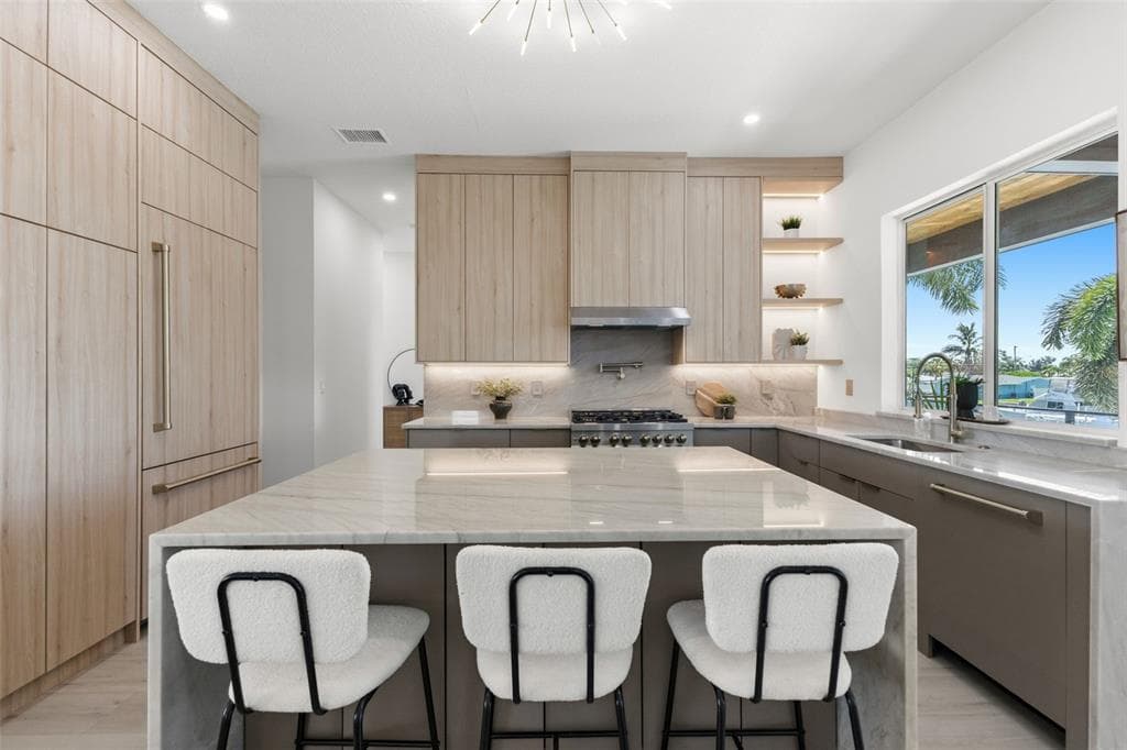 7870 CAUSEWAY BOULEVARD S photo 24