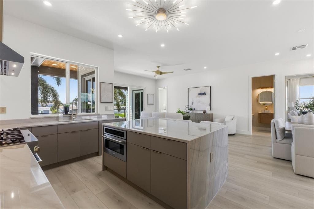 7870 CAUSEWAY BOULEVARD S photo 15