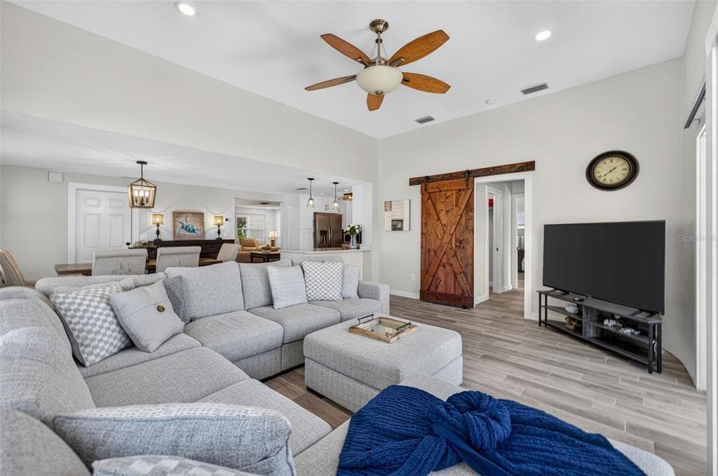 209 TALLAHASSEE DRIVE NE photo 16