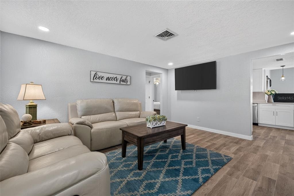 209 TALLAHASSEE DRIVE NE photo 5