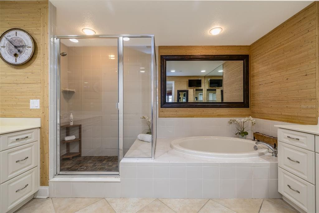 261 MINORCA BEACH WAY 904 photo 6