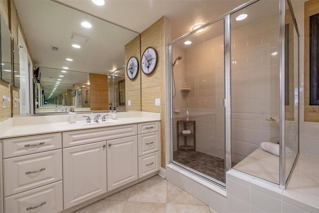 261 MINORCA BEACH WAY 904 photo 18
