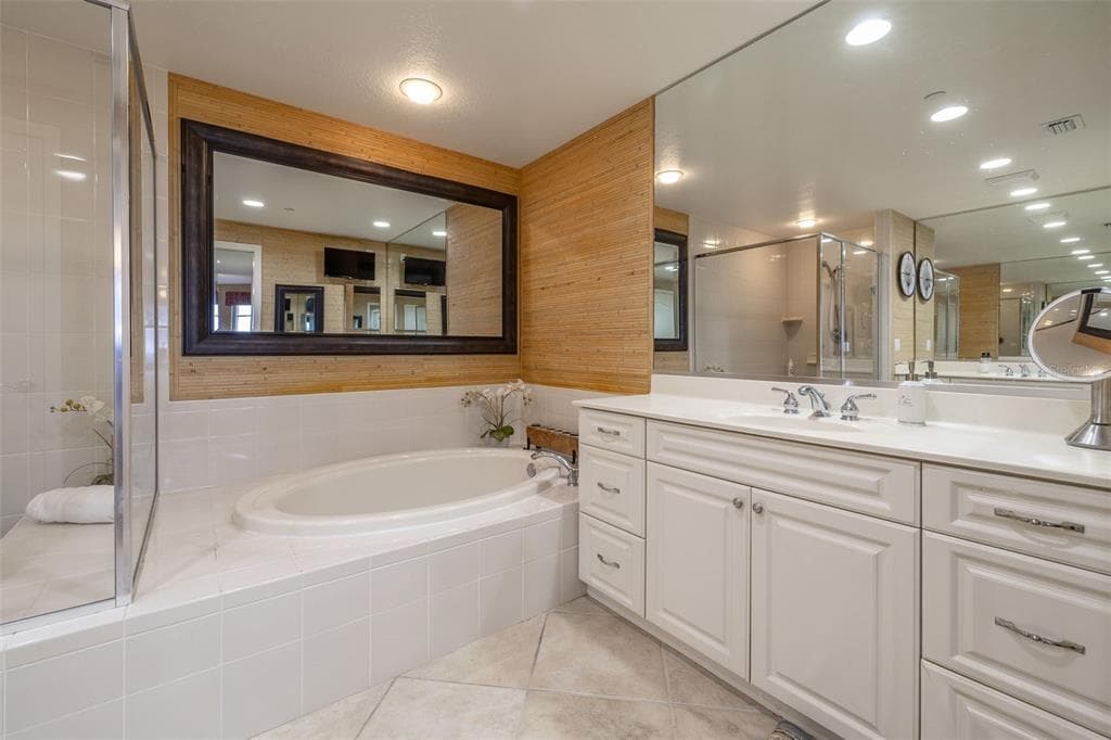 261 MINORCA BEACH WAY 904 photo 19