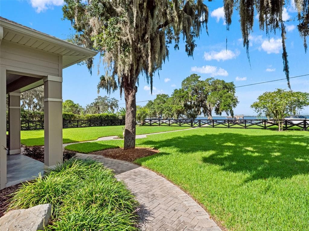 12442 LAKESHORE DRIVE 4