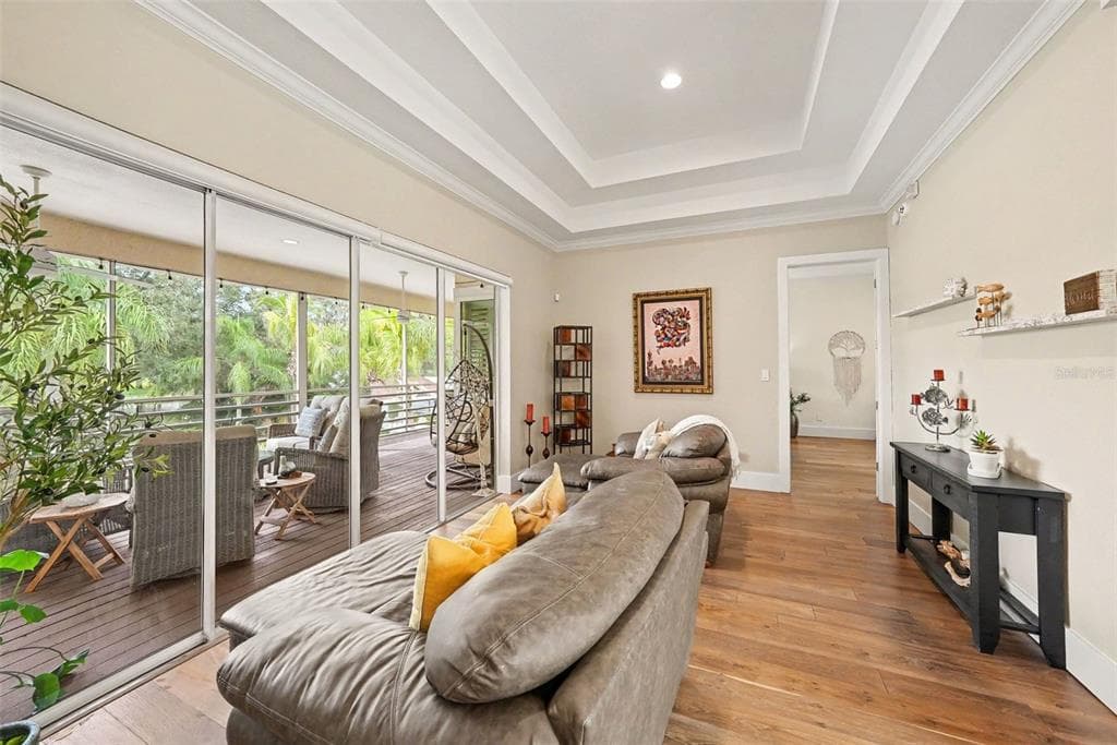 1021 W HENRY AVENUE photo 16
