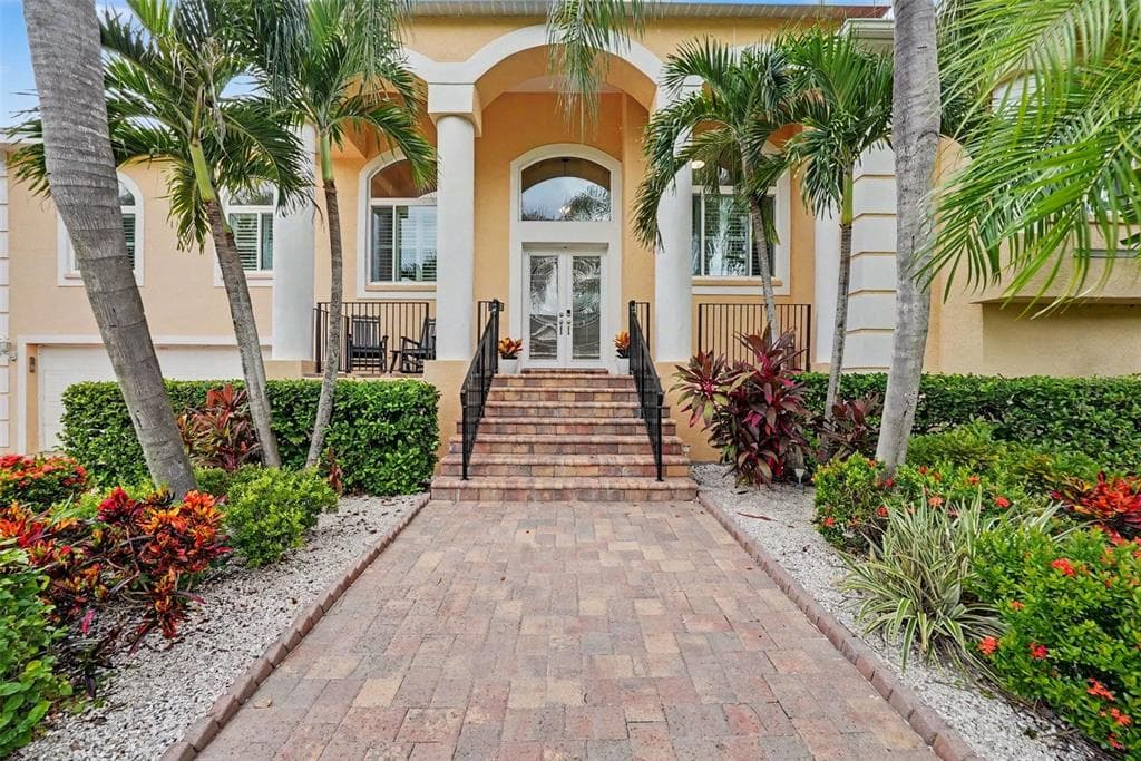 1021 W HENRY AVENUE photo 3