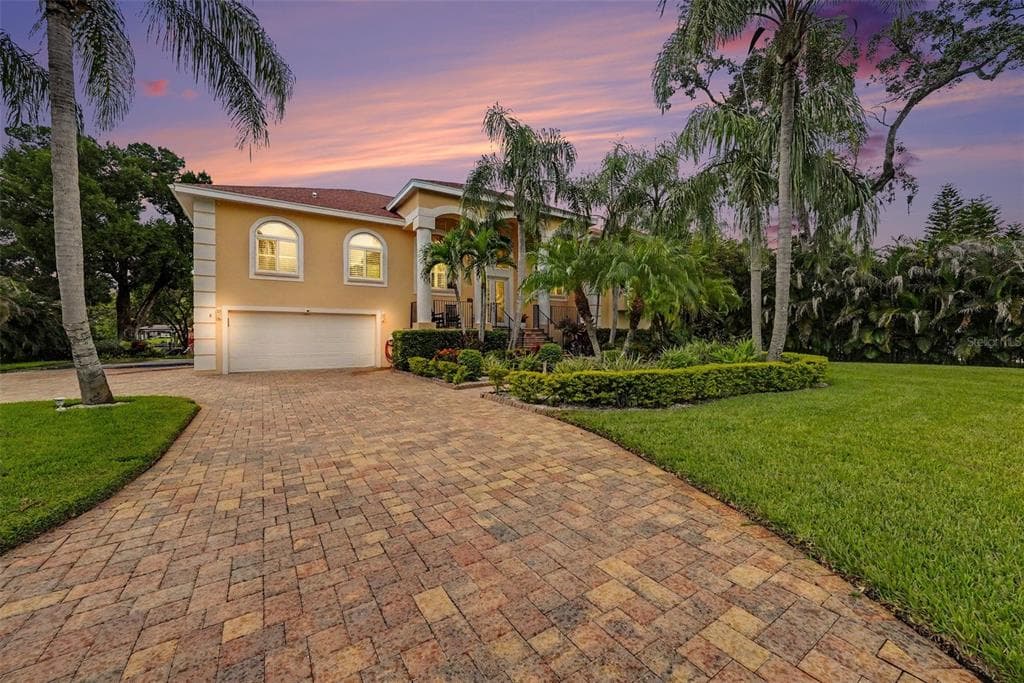 1021 W HENRY AVENUE photo 1
