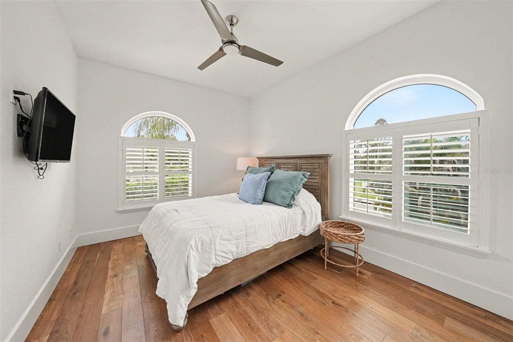 1021 W HENRY AVENUE photo 24