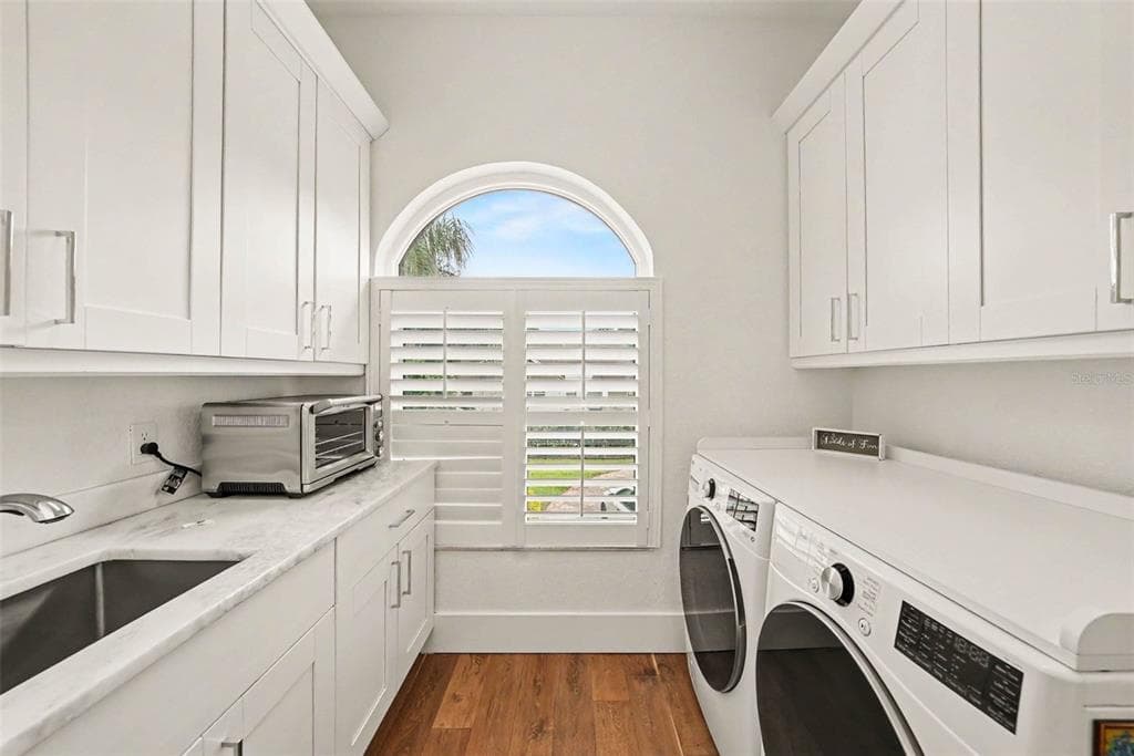 1021 W HENRY AVENUE photo 18