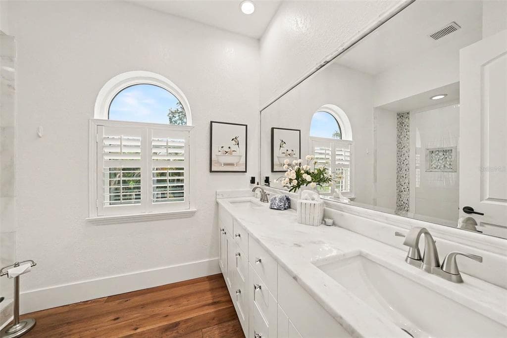 1021 W HENRY AVENUE photo 21