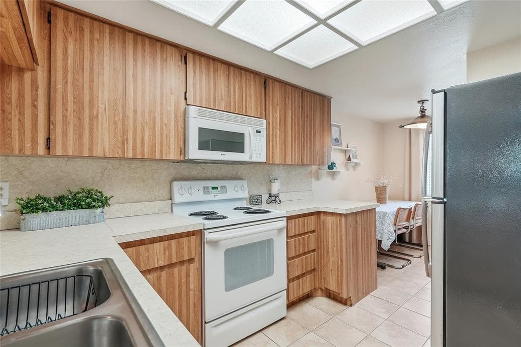 11901 LAGOON LANE 202 photo 21