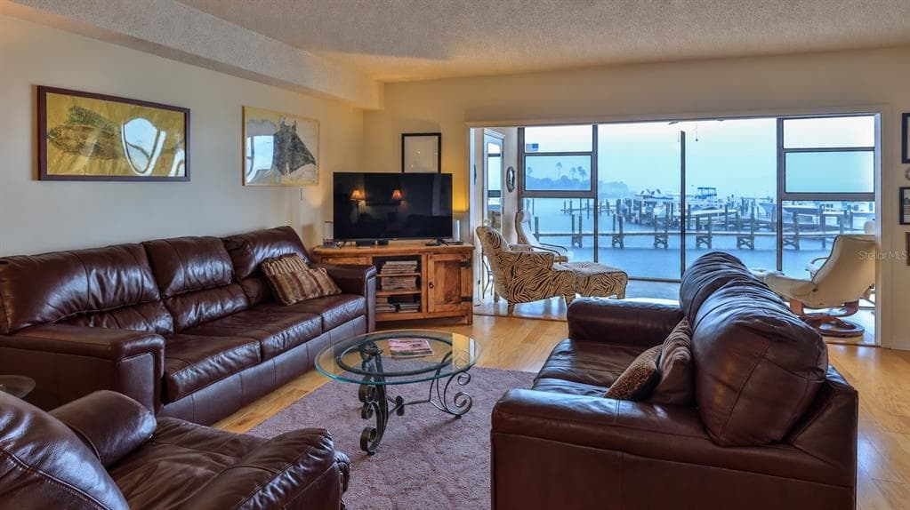 614 MARINA POINT DRIVE 614 photo 4