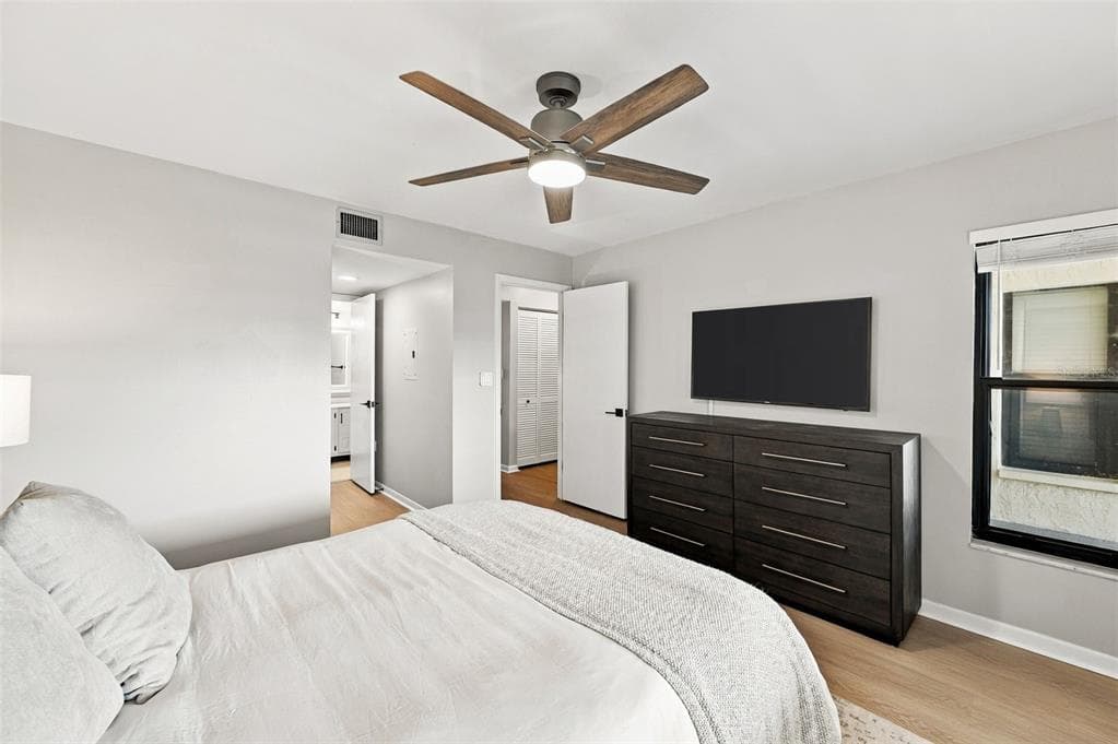 106 1ST STREET E 113 photo 23