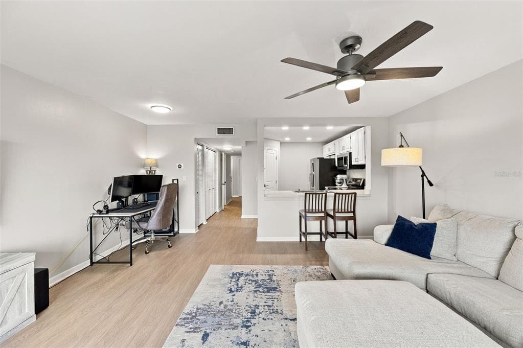 106 1ST STREET E 113 photo 6