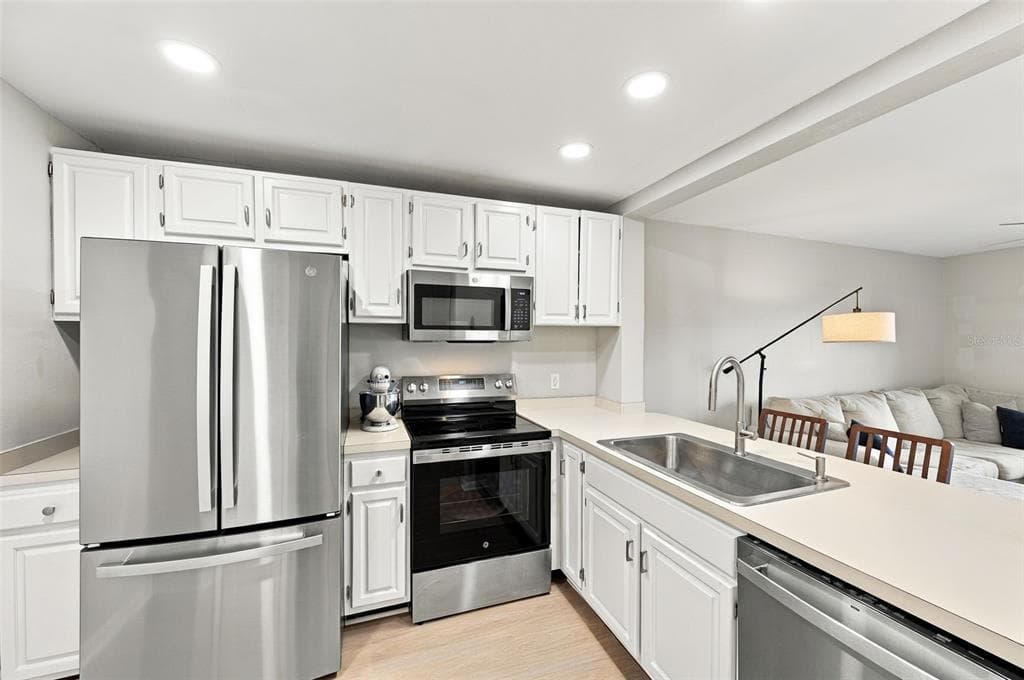 106 1ST STREET E 113 photo 3