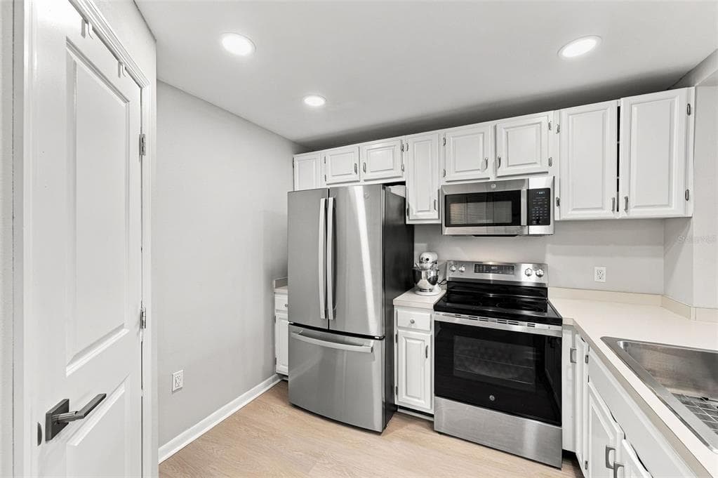 106 1ST STREET E 113 photo 9