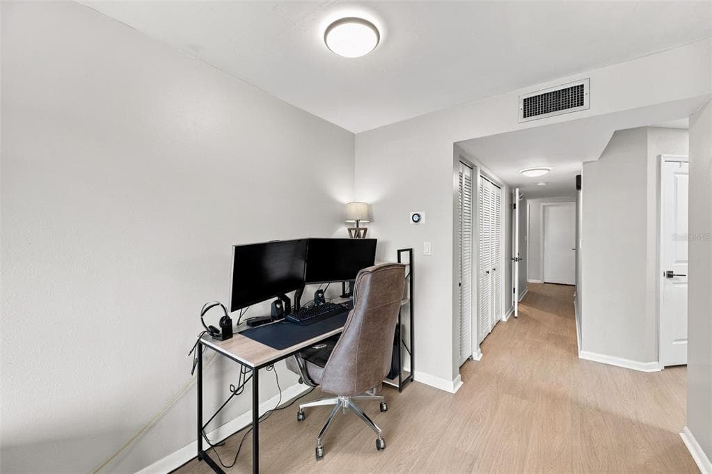 106 1ST STREET E 113 photo 10
