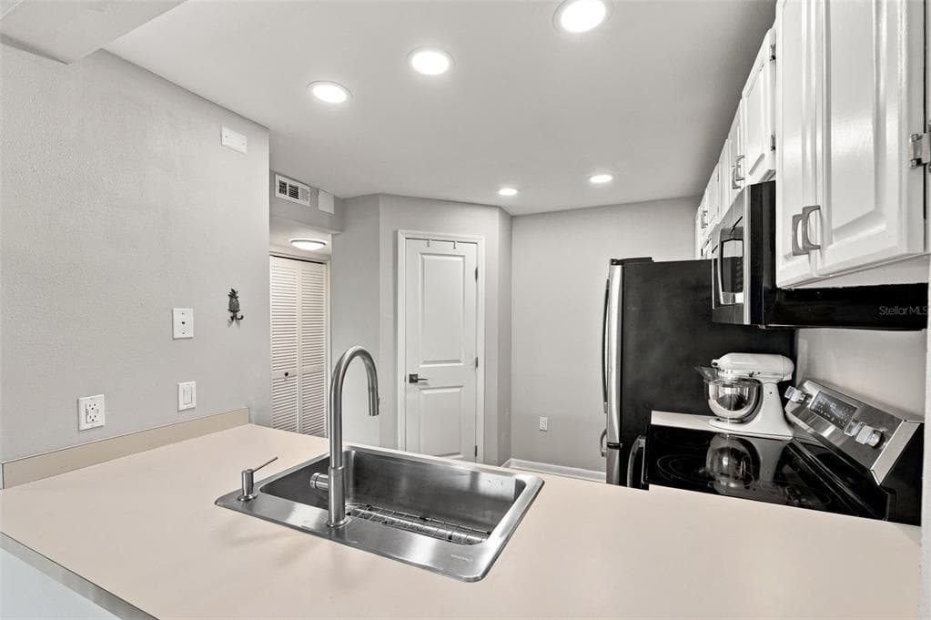106 1ST STREET E 113 photo 8