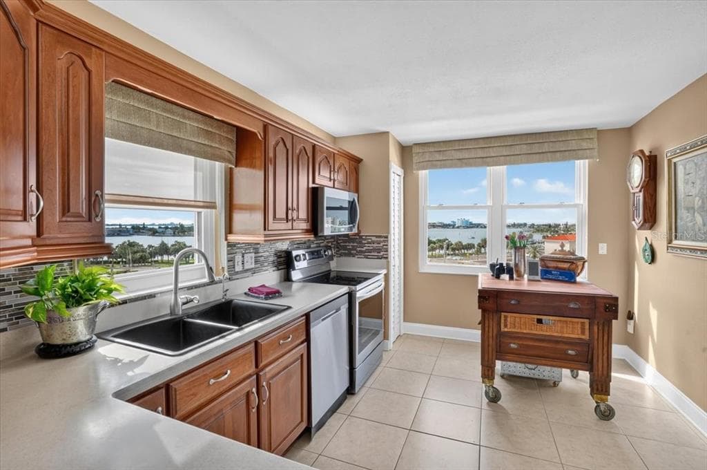 7300 SUN ISLAND DRIVE S 701 photo 22