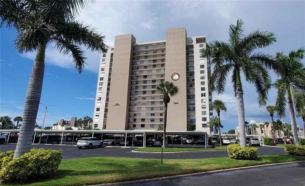 7300 SUN ISLAND DRIVE S 701 photo 1
