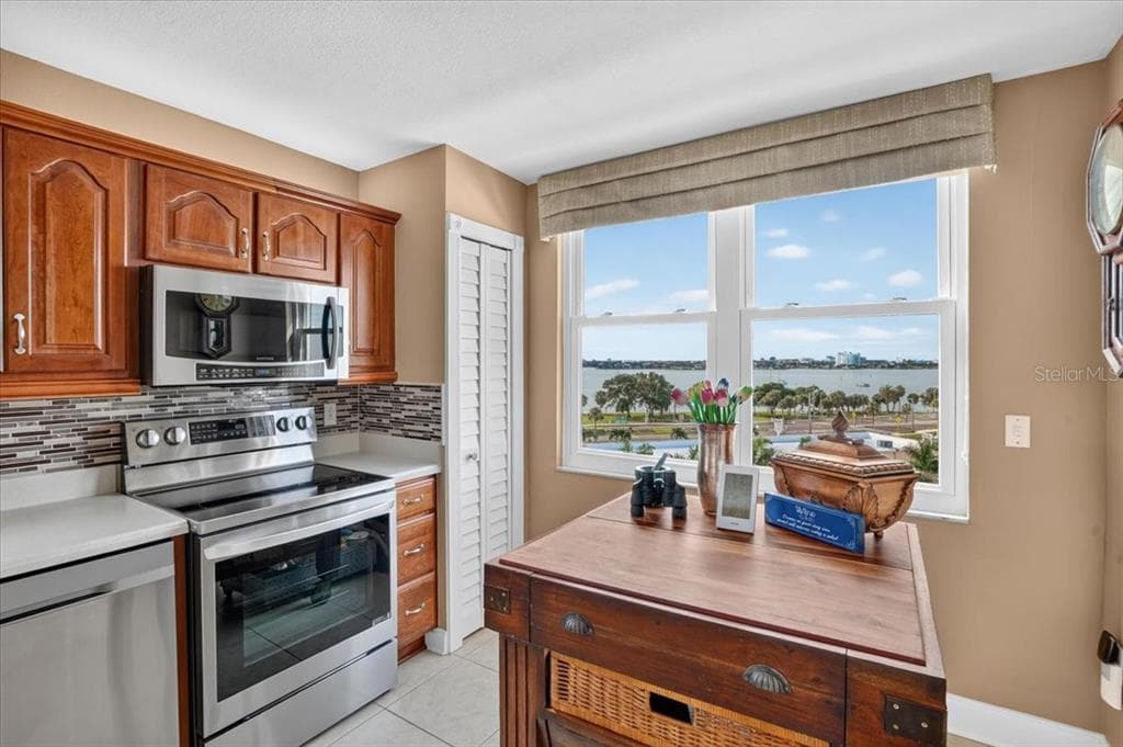 7300 SUN ISLAND DRIVE S 701 photo 18
